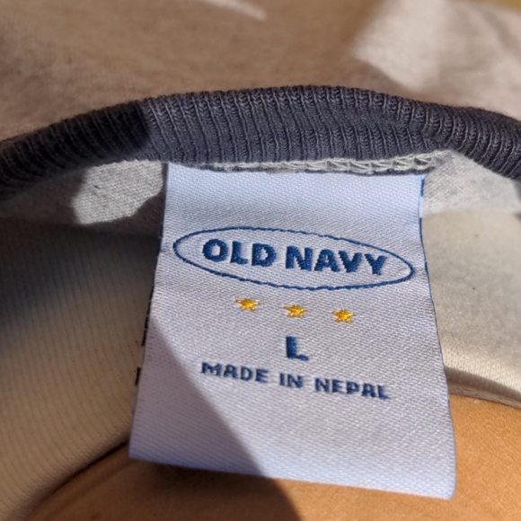 Old Navy t-shirt - Picture 3 of 3